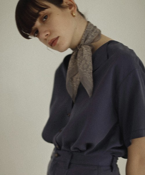 TODAYFUL(トゥデイフル)の「シルクシアースカーフ(バンダナ/スカーフ・レディース・ブルー系その他/ピンク系その他/グレイッシュベージュ・FREE)」の4枚目の写真