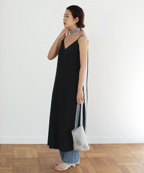 TODAYFUL(トゥデイフル)の「シルクシアースカーフ(バンダナ/スカーフ・レディース・ブルー系その他/ピンク系その他/グレイッシュベージュ・FREE)」の9枚目の写真