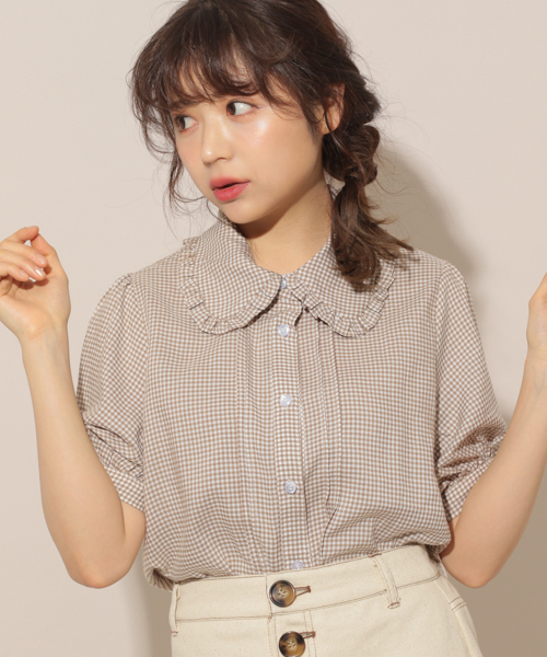 apres jour（アプレジュール）の「ベーシックフリルブラウス【ZOZOTOWN限定アイテム】（シャツ/ブラウス・レディース・ブラック/ベージュ/オフホワイト/ブルー/スモークピンク・フリー）」の3枚目の写真