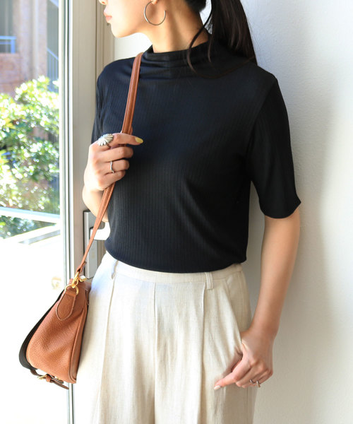 andme(アンドミー)の「リブストレッチ半袖ボトルネックTシャツ(Tシャツ/カットソー・レディース・ブラック/ネイビー/オフホワイト/カーキ/グレー系その他・M/L)」の2枚目の写真