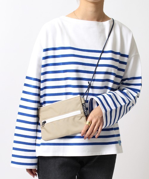 MAISON CANVVAS（メゾンキャンバス）の「[MAISON CANVAS/メゾンキャンバス] サコッシュ型トラベルポーチ（ショルダーバッグ・レディース・カーキ/ブラック/ネイビー/ベージュ/パープル/ブラウン/ライトベージュ・ONE SIZE）」の4枚目の写真