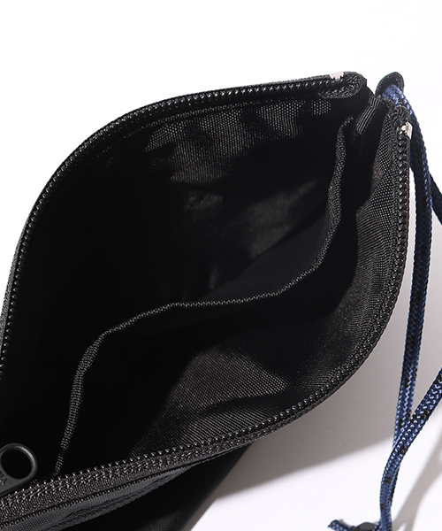 MAISON CANVVAS（メゾンキャンバス）の「[MAISON CANVAS/メゾンキャンバス] サコッシュ型トラベルポーチ（ショルダーバッグ・レディース・カーキ/ブラック/ネイビー/ベージュ/パープル/ブラウン/ライトベージュ・ONE SIZE）」の8枚目の写真