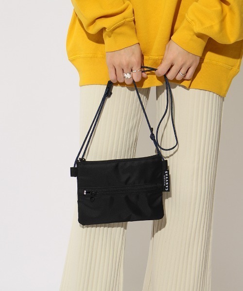 MAISON CANVVAS（メゾンキャンバス）の「[MAISON CANVAS/メゾンキャンバス] サコッシュ型トラベルポーチ（ショルダーバッグ・レディース・カーキ/ブラック/ネイビー/ベージュ/パープル/ブラウン/ライトベージュ・ONE SIZE）」の19枚目の写真