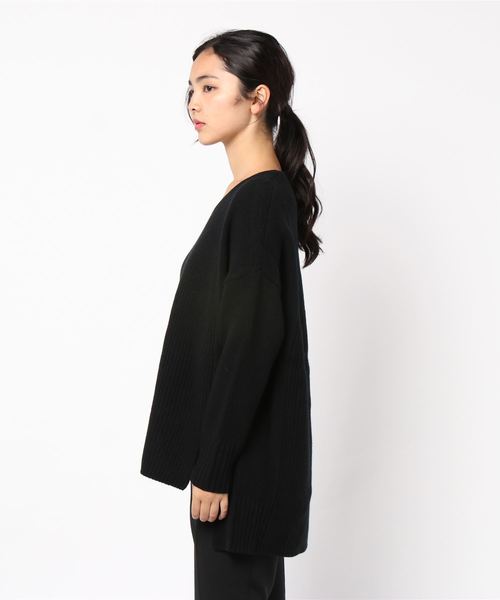 1er Arrondissement（プルミエアロンディスモン）の「MUSIC Vネック