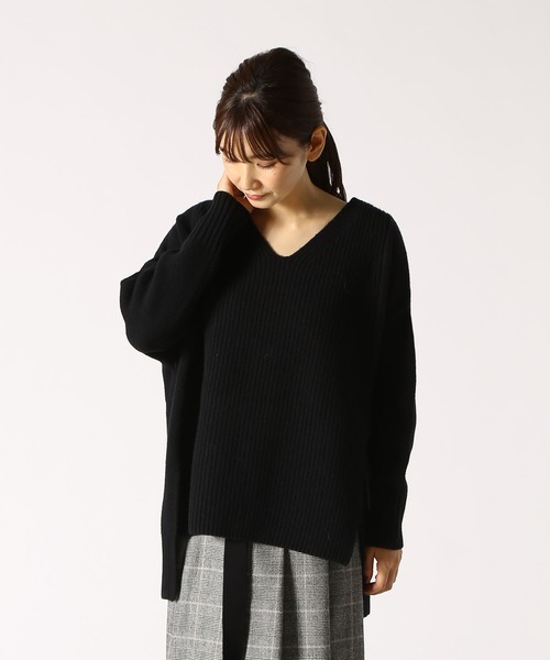 1er Arrondissement（プルミエアロンディスモン）の「MUSIC Vネック