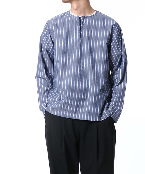 ADAM ET ROPE'(アダムエロペ)の「シャンブレーストライプ プルオーバーシャツ(シャツ/ブラウス・メンズ・ブルー系その他3/ベージュ系その他・M/L)」の2枚目の写真