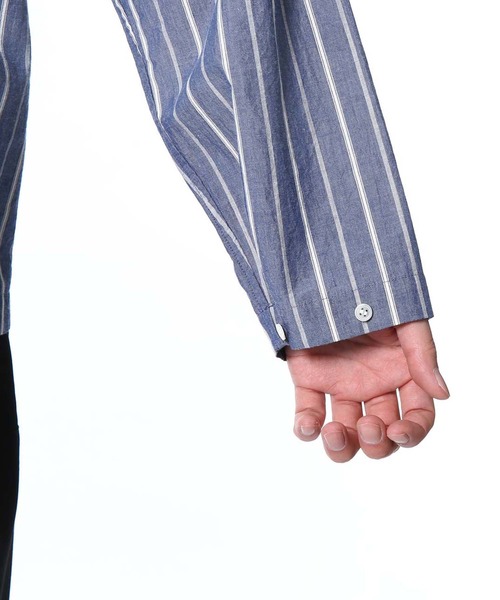 ADAM ET ROPE'(アダムエロペ)の「シャンブレーストライプ プルオーバーシャツ(シャツ/ブラウス・メンズ・ブルー系その他3/ベージュ系その他・M/L)」の6枚目の写真