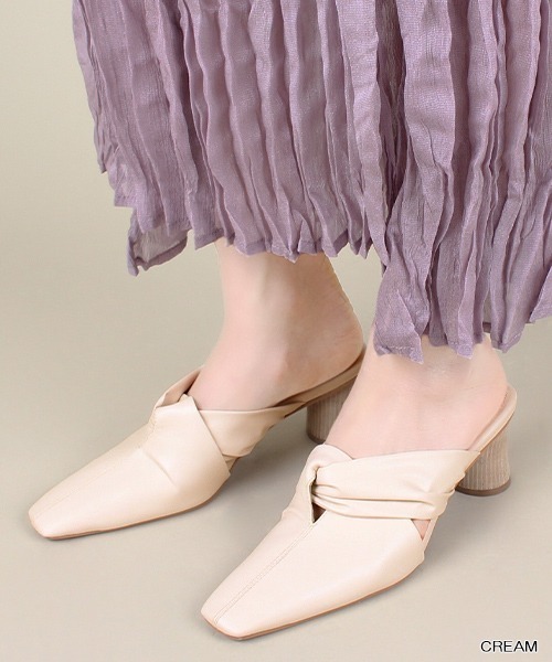 RANDA(ランダ)の「ソフトスクエアトゥミュールパンプス(パンプス・レディース・ベージュ/グリーン/クリーム・LL/M/L/S)」の2枚目の写真