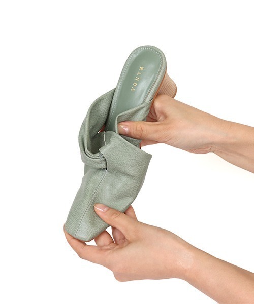 RANDA(ランダ)の「ソフトスクエアトゥミュールパンプス(パンプス・レディース・ベージュ/グリーン/クリーム・LL/M/L/S)」の4枚目の写真