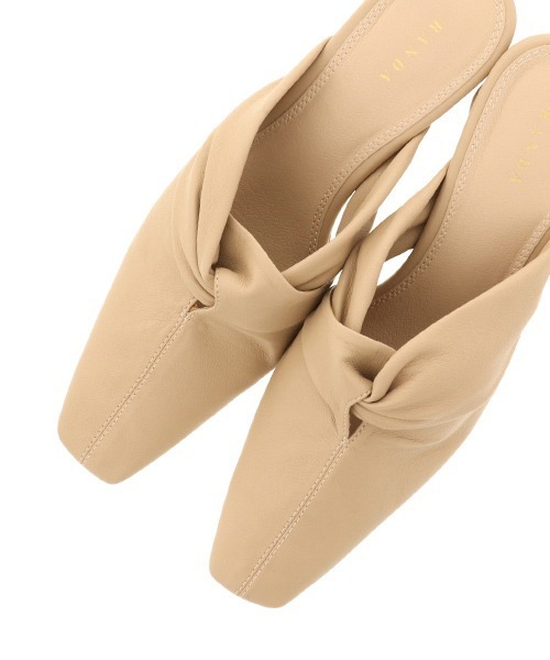 RANDA(ランダ)の「ソフトスクエアトゥミュールパンプス(パンプス・レディース・ベージュ/グリーン/クリーム・LL/M/L/S)」の5枚目の写真