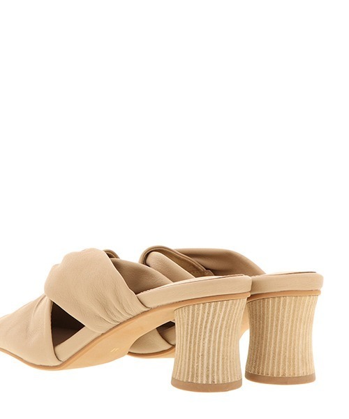 RANDA(ランダ)の「ソフトスクエアトゥミュールパンプス(パンプス・レディース・ベージュ/グリーン/クリーム・LL/M/L/S)」の6枚目の写真