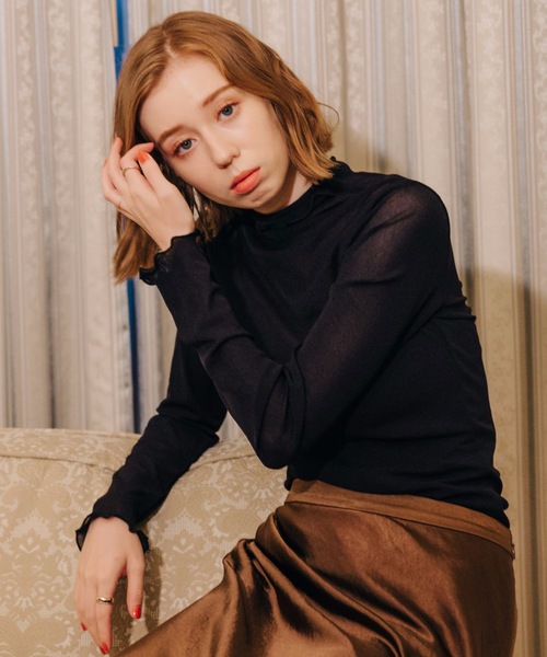 flowriri(フロウリリ)の「flowriri シアーハイネックトップス(Tシャツ/カットソー・レディース・ライトグレー/ブラック/アイボリー/ピンク/ブラウン・FREE)」の3枚目の写真