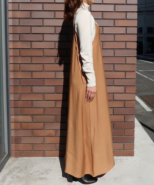 Riberry（リベリー）の「オーロラサテンキャミワンピース（ワンピース・レディース・ブラック/ゴールド/グレイッシュベージュ・MEDIUM）」の13枚目の写真