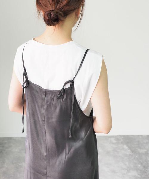 Riberry（リベリー）の「オーロラサテンキャミワンピース（ワンピース・レディース・ブラック/ゴールド/グレイッシュベージュ・MEDIUM）」の22枚目の写真