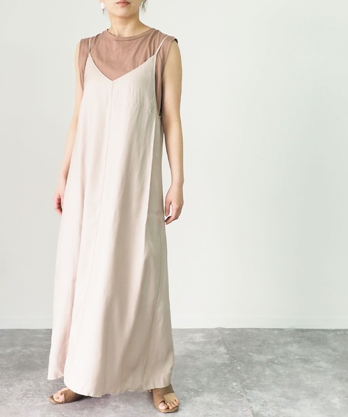 Riberry（リベリー）の「オーロラサテンキャミワンピース（ワンピース・レディース・ブラック/ゴールド/グレイッシュベージュ・MEDIUM）」の21枚目の写真