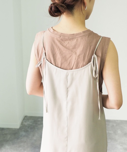 Riberry（リベリー）の「オーロラサテンキャミワンピース（ワンピース・レディース・ブラック/ゴールド/グレイッシュベージュ・MEDIUM）」の19枚目の写真