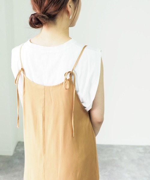 Riberry（リベリー）の「オーロラサテンキャミワンピース（ワンピース・レディース・ブラック/ゴールド/グレイッシュベージュ・MEDIUM）」の16枚目の写真