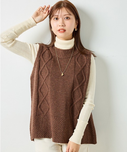 美品✨45R　シェットランドウールニット　ケーブル　ベスト 秋冬　 M シェットランドウール ケーブル編後スリットベスト（ベスト）｜OMNES