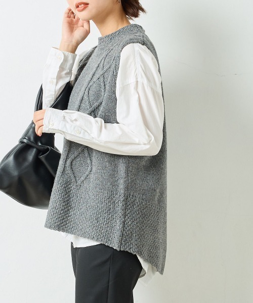 美品✨45R　シェットランドウールニット　ケーブル　ベスト 秋冬　 M シェットランドウール ケーブル編後スリットベスト（ベスト）｜OMNES