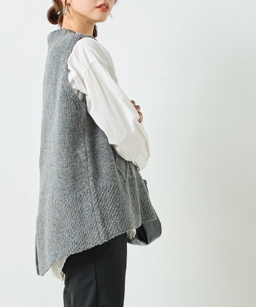 シェットランドウール ケーブル編後スリットベスト（ベスト）｜OMNES