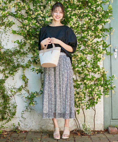 ANY SIS(エニィスィス)の「【洗える】刺繍風ミニフラワープリント スカート(スカート・レディース・ライトグレー系4/ライトグリーン系4/ライラック系4/ブラック系4/アイボリー系4・4)」の7枚目の写真