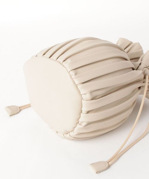 dispark（ディスパーク）の「DISPARK/プリーツ巾着ショルダー（ショルダーバッグ・レディース・ベージュ/ブラウン・FREE）」の3枚目の写真