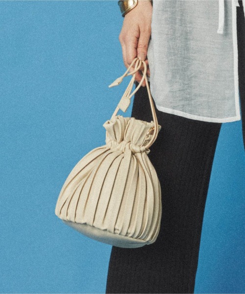 dispark（ディスパーク）の「DISPARK/プリーツ巾着ショルダー（ショルダーバッグ・レディース・ベージュ/ブラウン・FREE）」の2枚目の写真