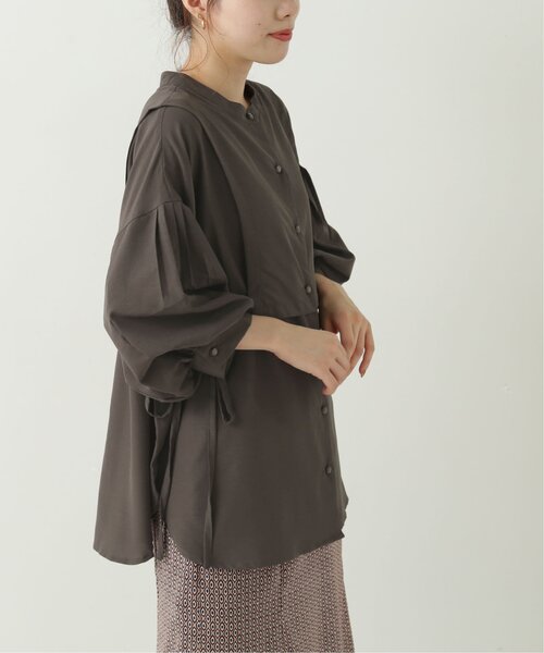 RAY CASSIN（レイカズン）の「フェイクレイヤーブラウス（シャツ/ブラウス・レディース・ベージュ/オフホワイト/ブルー/スミクロ・FREE）」の2枚目の写真