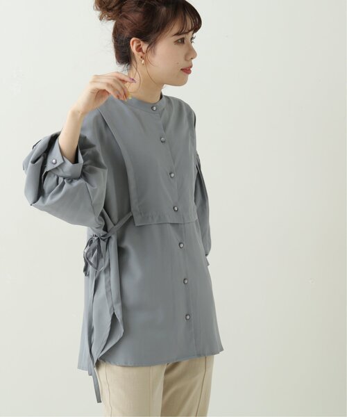 RAY CASSIN（レイカズン）の「フェイクレイヤーブラウス（シャツ/ブラウス・レディース・ベージュ/オフホワイト/ブルー/スミクロ・FREE）」の4枚目の写真