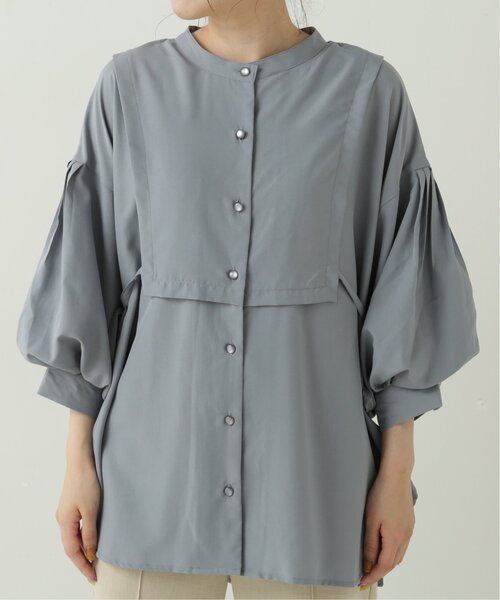 RAY CASSIN（レイカズン）の「フェイクレイヤーブラウス（シャツ/ブラウス・レディース・ベージュ/オフホワイト/ブルー/スミクロ・FREE）」の9枚目の写真