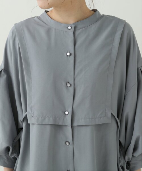 RAY CASSIN（レイカズン）の「フェイクレイヤーブラウス（シャツ/ブラウス・レディース・ベージュ/オフホワイト/ブルー/スミクロ・FREE）」の14枚目の写真