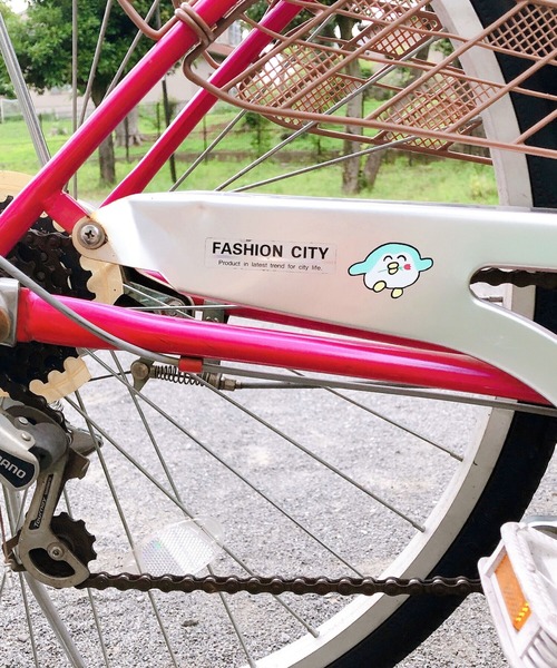 TOKYO CULTUART by BEAMS（トウキョウカルチャートバイビームス）の「鱗片堂 × りかちゃん /  ペンギン ステッカー（ステッカー/テープ・メンズ・ブルー/ピンク・ONE SIZE）」の5枚目の写真