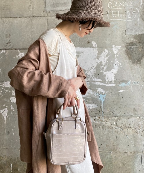 deux amour(ドゥーザムール)の「スクエアショルダーバック(ショルダーバッグ・レディース・ブラック/グレー/ブラウン・FREE)」の3枚目の写真