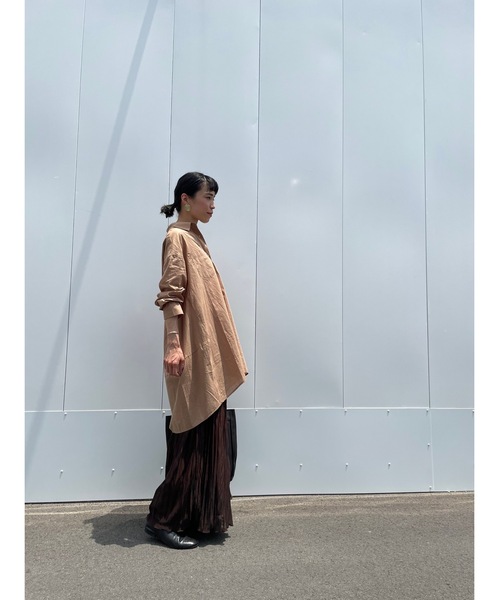 BEARDSLEY（ビアズリー）の「後ろふっくらシャツ（シャツ/ブラウス・レディース・キャメル/ホワイト/ネイビー・FREE）」の12枚目の写真