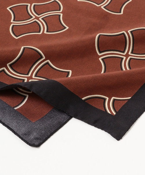 GIERRE（ジエレ）の「GIERRE / 小紋柄 ネッカチーフ（マフラー・メンズ・ブラウン/ブラック・ONE SIZE）」の3枚目の写真