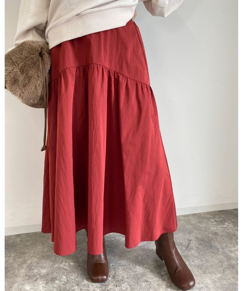 MLI'A（エムリア）の「ナイロンギャザーロング／スカート（スカート・レディース・グリーン/ボルドー/ブラック/ベージュ・FREE）」の4枚目の写真