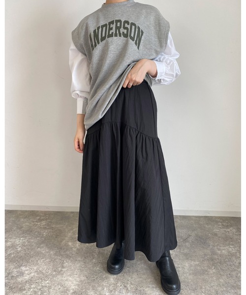 MLI'A（エムリア）の「ナイロンギャザーロング／スカート（スカート・レディース・グリーン/ボルドー/ブラック/ベージュ・FREE）」の2枚目の写真