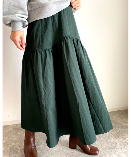 MLI'A（エムリア）の「ナイロンギャザーロング／スカート（スカート・レディース・グリーン/ボルドー/ブラック/ベージュ・FREE）」の5枚目の写真