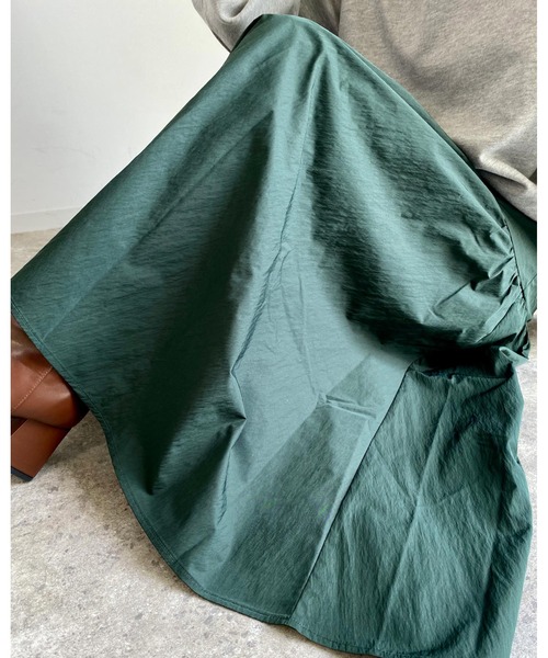 MLI'A（エムリア）の「ナイロンギャザーロング／スカート（スカート・レディース・グリーン/ボルドー/ブラック/ベージュ・FREE）」の9枚目の写真