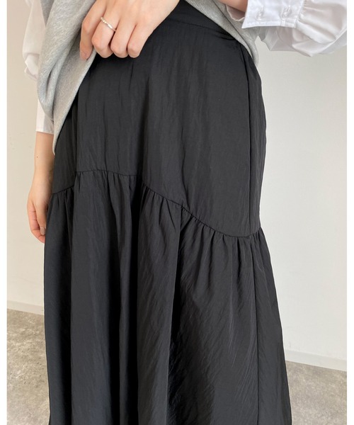 MLI'A（エムリア）の「ナイロンギャザーロング／スカート（スカート・レディース・グリーン/ボルドー/ブラック/ベージュ・FREE）」の14枚目の写真