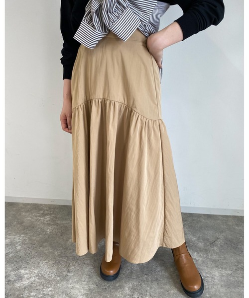 MLI'A（エムリア）の「ナイロンギャザーロング／スカート（スカート・レディース・グリーン/ボルドー/ブラック/ベージュ・FREE）」の22枚目の写真