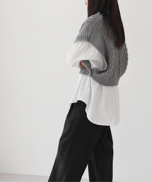 by muni:r（バイ ムニール）の「オーバーフィット ニット ボタン ベスト（ベスト・レディース・ブラック/グレー/ベージュ・FREE）」の17枚目の写真