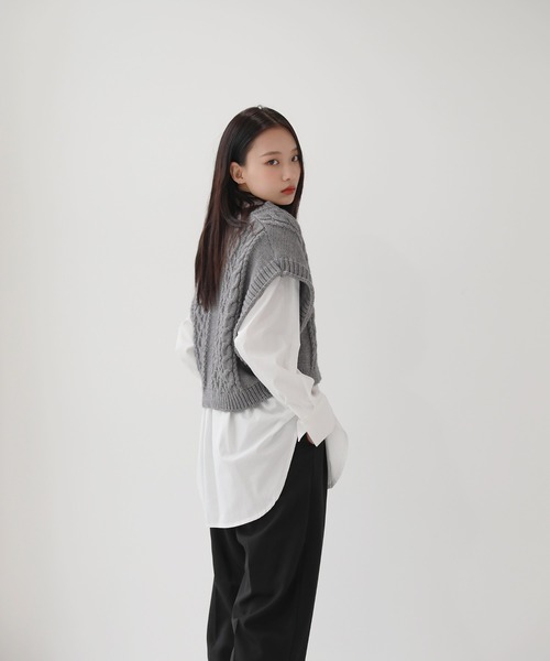 by muni:r（バイ ムニール）の「オーバーフィット ニット ボタン ベスト（ベスト・レディース・ブラック/グレー/ベージュ・FREE）」の8枚目の写真