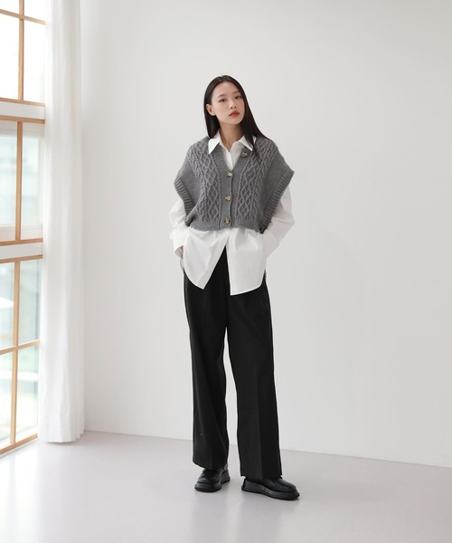 by muni:r（バイ ムニール）の「オーバーフィット ニット ボタン ベスト（ベスト・レディース・ブラック/グレー/ベージュ・FREE）」の11枚目の写真