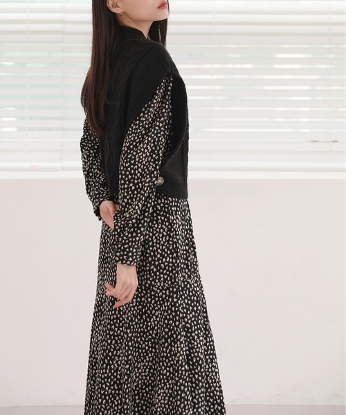 by muni:r（バイ ムニール）の「オーバーフィット ニット ボタン ベスト（ベスト・レディース・ブラック/グレー/ベージュ・FREE）」の10枚目の写真