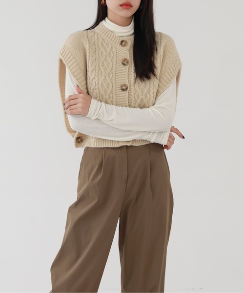 by muni:r（バイ ムニール）の「オーバーフィット ニット ボタン ベスト（ベスト・レディース・ブラック/グレー/ベージュ・FREE）」の6枚目の写真