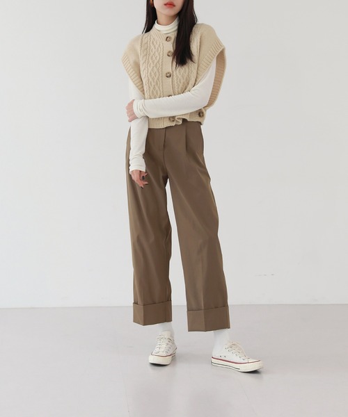 by muni:r（バイ ムニール）の「オーバーフィット ニット ボタン ベスト（ベスト・レディース・ブラック/グレー/ベージュ・FREE）」の9枚目の写真