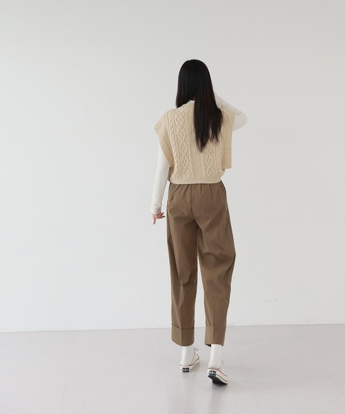 by muni:r（バイ ムニール）の「オーバーフィット ニット ボタン ベスト（ベスト・レディース・ブラック/グレー/ベージュ・FREE）」の16枚目の写真