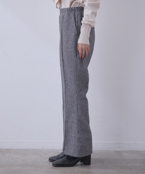 vis-`a-vis(ビサビ)の「【WEB限定】裏地付きで暖か千鳥柄フレアパンツ(スラックス・レディース・ブラック/レッド・M/S)」の6枚目の写真
