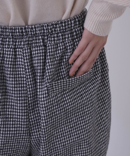 vis-`a-vis(ビサビ)の「【WEB限定】裏地付きで暖か千鳥柄フレアパンツ(スラックス・レディース・ブラック/レッド・M/S)」の9枚目の写真